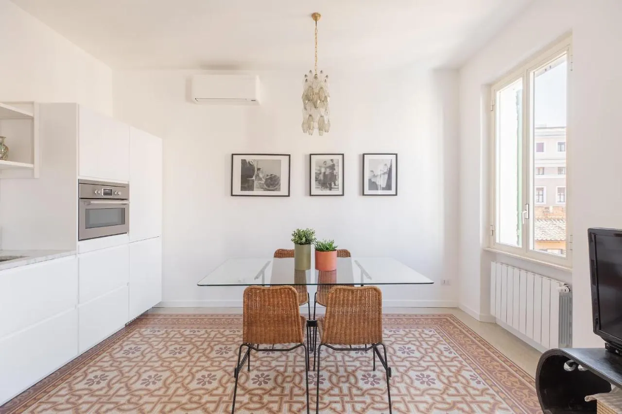 Iflat Lovely Apartment With View On Pope Window Rom Italien